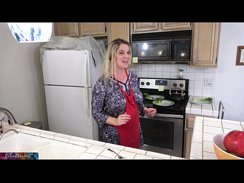 ❤️ Stepmom ga bhleoghan sa chidsin ron cheann-latha aige Bhidio fucking  leinn